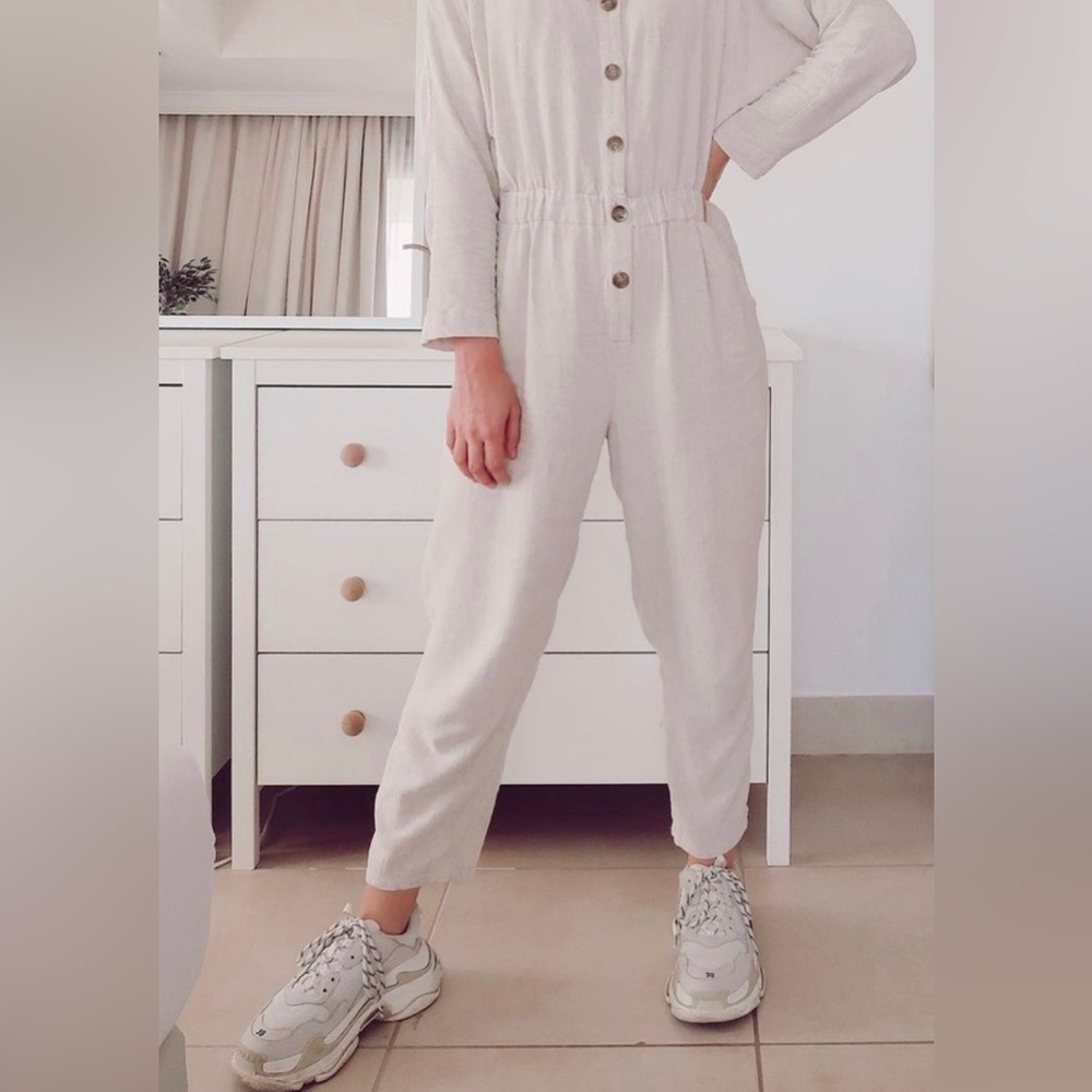 ASOS DESIGN elastic waist tapered leg Cream Button-Down jumpsuit EUC Size 6
